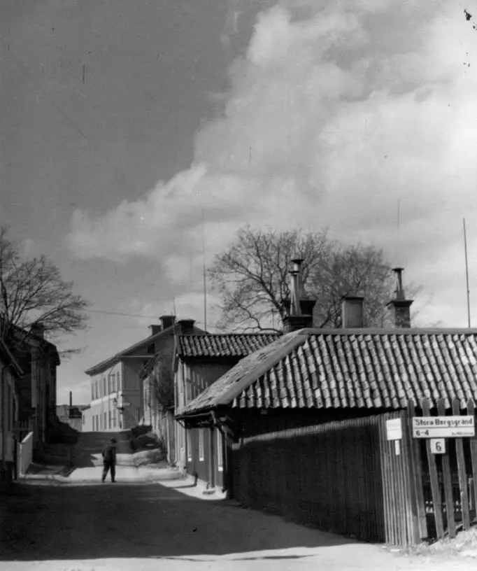 Ateljé J-Berg Gävle Fotograf Evert ”J-Berg” Jäderberg Motiv: Övre Bergsgatan Ateljé J-Berg Gävle Fotograf Evert ”J-Berg” Jäderberg Motiv: Övre Bergsgatan